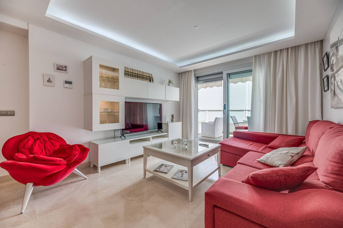 Entire apartment, Apartment 'Acogedor Apartamento 2 Dormitorios' with Shared Pool, Wi-Fi and Air Conditioning in San Pedro de Alcántara, Marbella