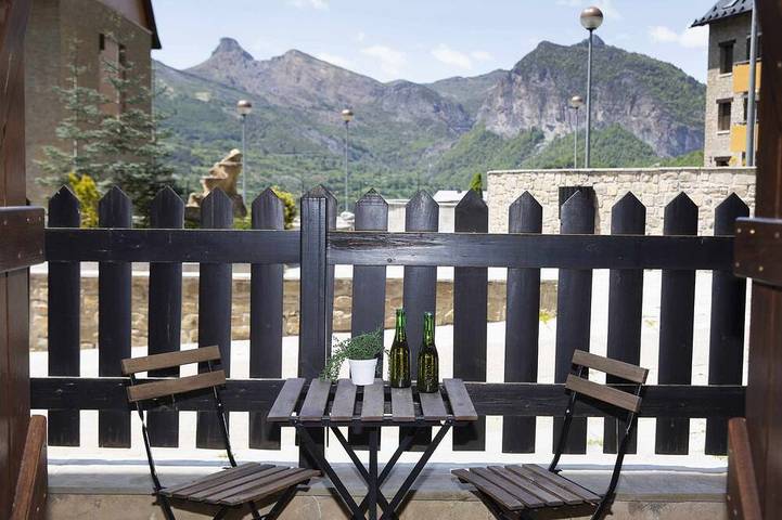 Ferienwohnung für 4 Personen, mit Pool und Balkon - 1