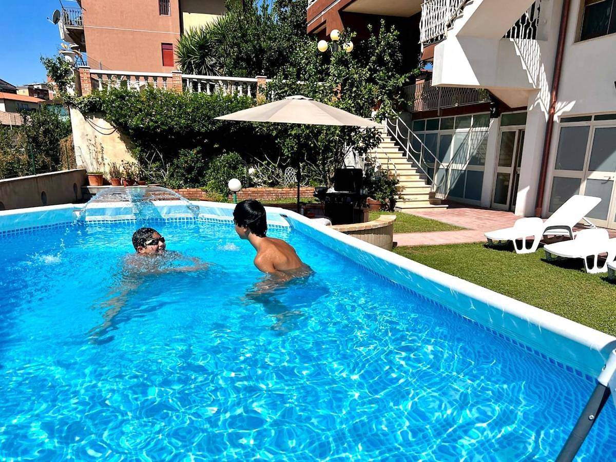 Domus Apartment in villa, swimming pool and private parking in Gravina di Catania, Catania e dintorni