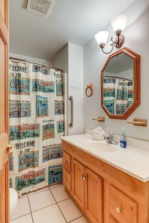 Log cabin for 35 people, with hot tub and yard in Douglas Lake