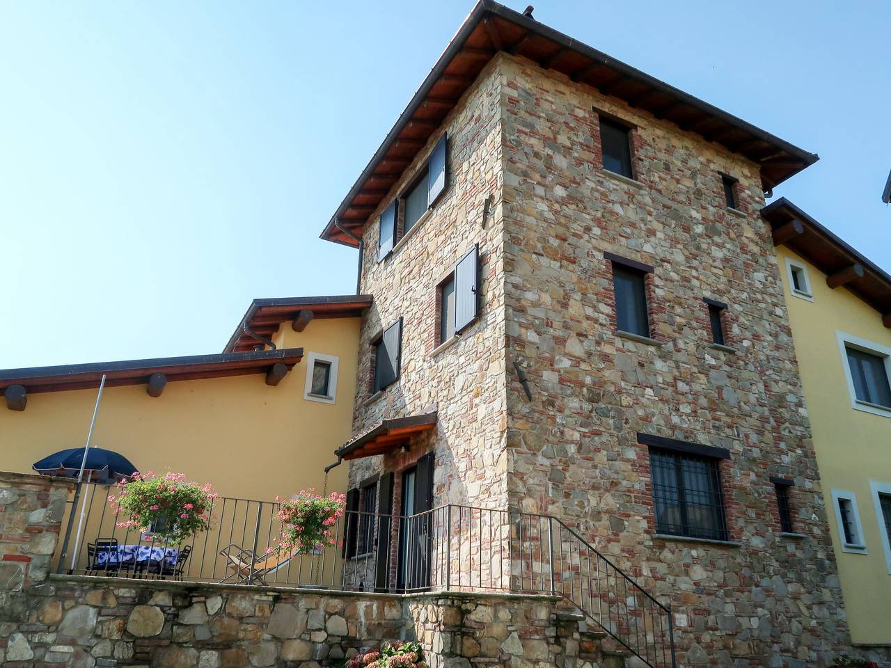 La Corte Bricca (Trilo Torretta) in Castana, Oltrepò Pavese