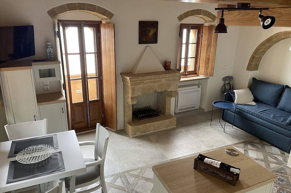 Ganze Wohnung, Newly renovated adorable stylish suite in the Castle of Monemvasia in Monemvasia, Peloponnes