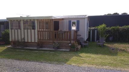 Camping pour 4 personnes, avec terrasse et piscine, animaux acceptés à Les Mathes