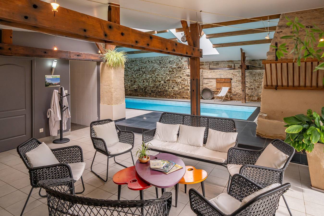 Country House “Grand Gîte, Indoor Pool” with Private Terrace, Garden, and Balcony in Saint-Christophe-du-Ligneron, Loire Valley
