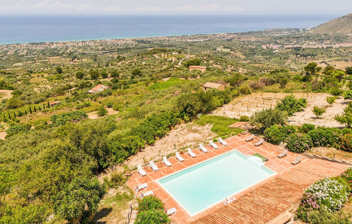 Ganze Ferienwohnung, Apartment mit Meerblick, Parkplatz, Pool und Küche - 1000m vom Ristorante dell'Agriturismo Le Campanelle in Collesano, Palermo Provinz