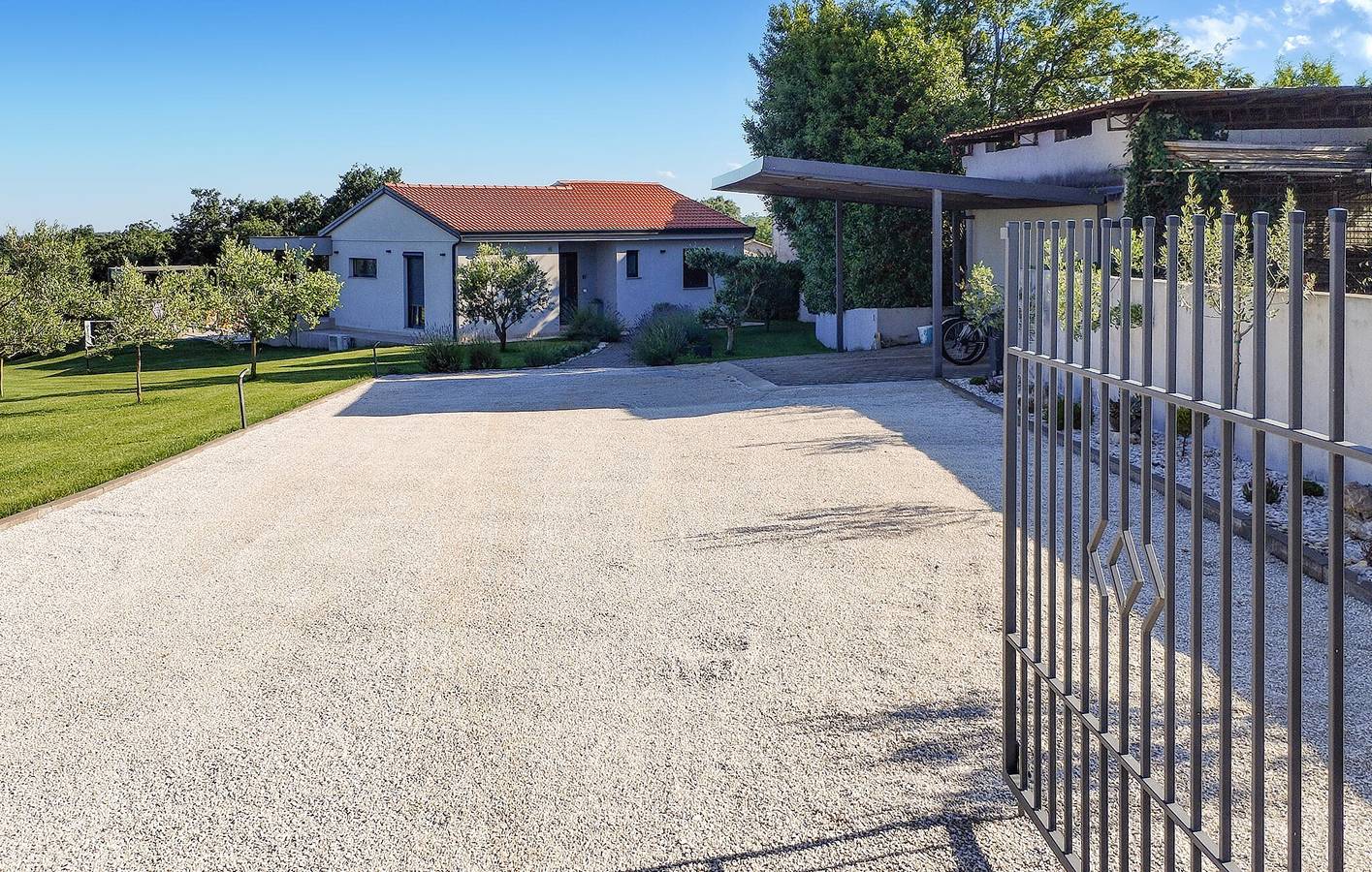 Gemütliche 75 m² große Ferienwohnung mit Pool, in der Nähe des Stadtzentrums und des Flusses – Melnica in Barban, Südküste Istrien