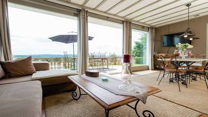 Gîte pour 6 personnes, avec terrasse ainsi que vue sur le lac et jardin, animaux acceptés dans Longfaye