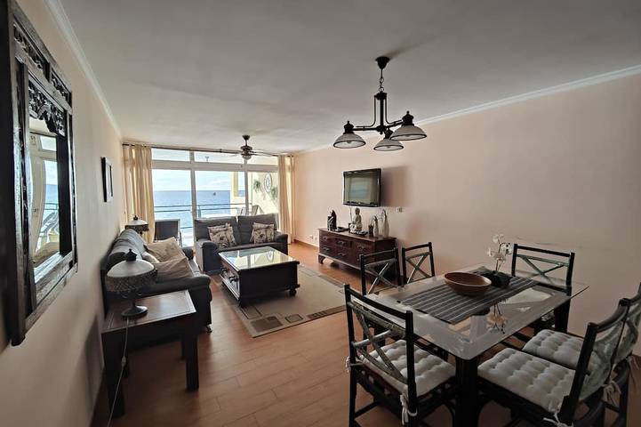 Ganze Wohnung, Tolles Apartment am Strand mit Pool in São Martinho, Madeira