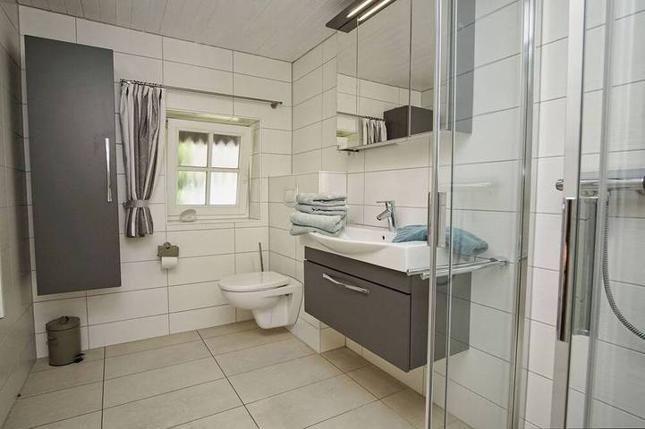 Ganze Wohnung, Strandnahe Idylle am Meer, private Badestelle - Gutshof Ostseeblick FeWo 04 - in Putbus, Rügen