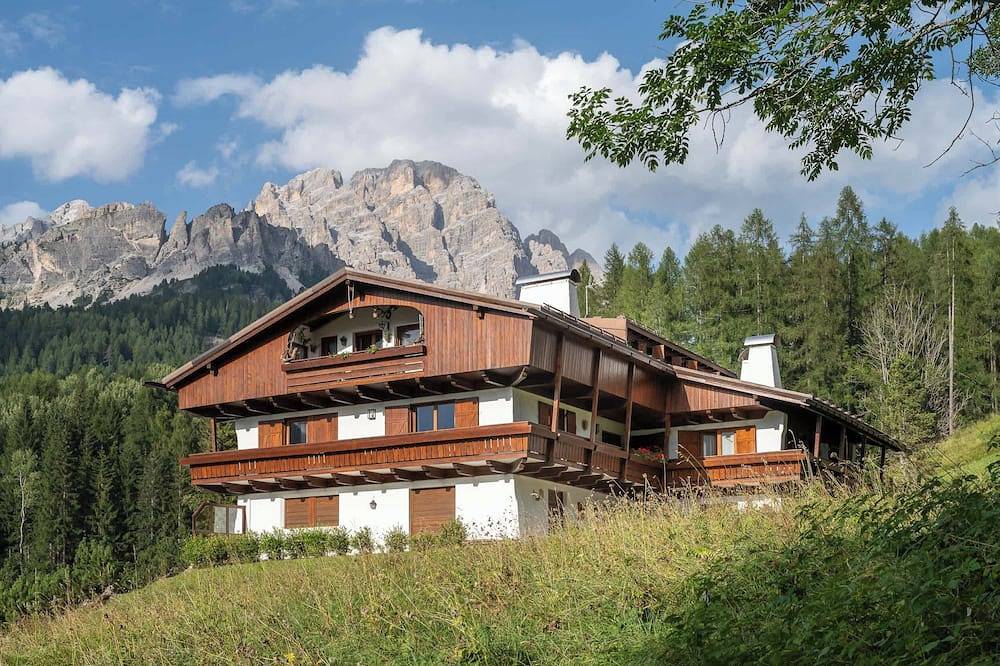 Entire apartment, Charming penthouse with breathtaking views in Cortina d'Ampezzo, Dolomiti Superski