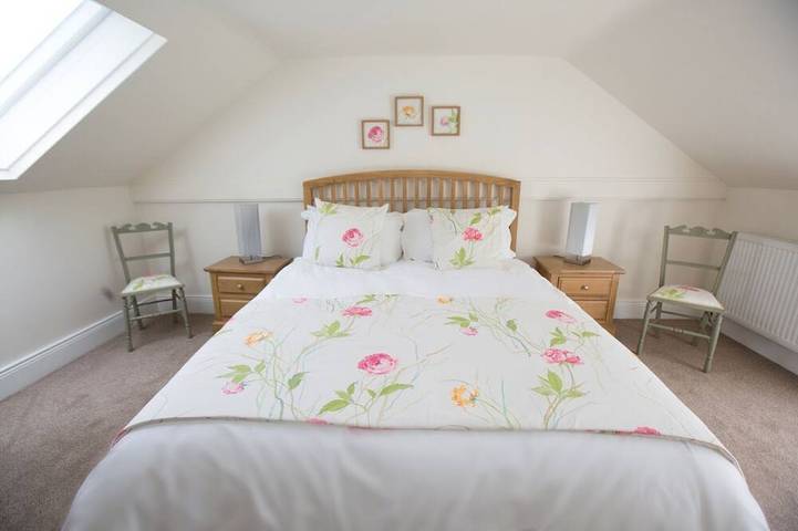 Stone Built Cottage with Large Enclosed Garden & Private Lake Area in Northumberland