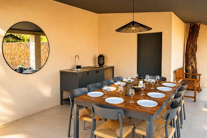 Location de vacances pour 10 personnes, avec terrasse ainsi que piscine et jardin, adapté aux familles dans Sainte-Lucie de Porto-Vecchio - 4