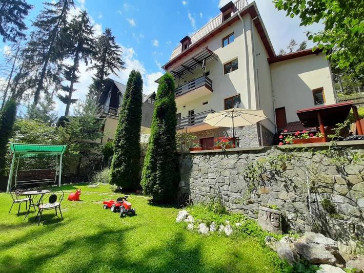 Gîte pour 2 personnes, avec vue et jardin à Sinaia