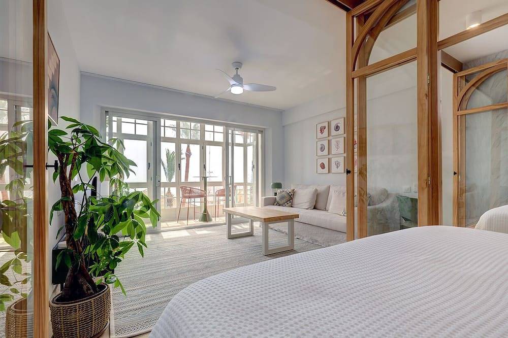 Entire apartment, Ale Maison sotogrande port and beachfront private terrace sea view in Sotogrande, San Roque