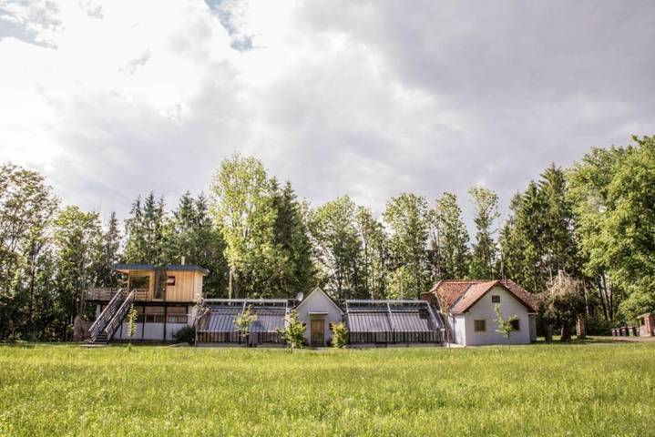 Ferienhaus für 4 Personen, mit Terrasse und Garten sowie Sauna und Seeblick