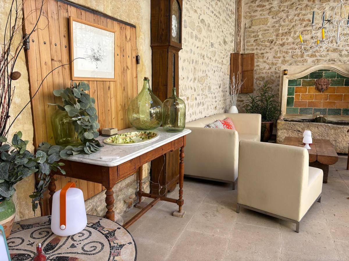 Suite de charme avec patio dans village in Domazan, Région de Nîmes