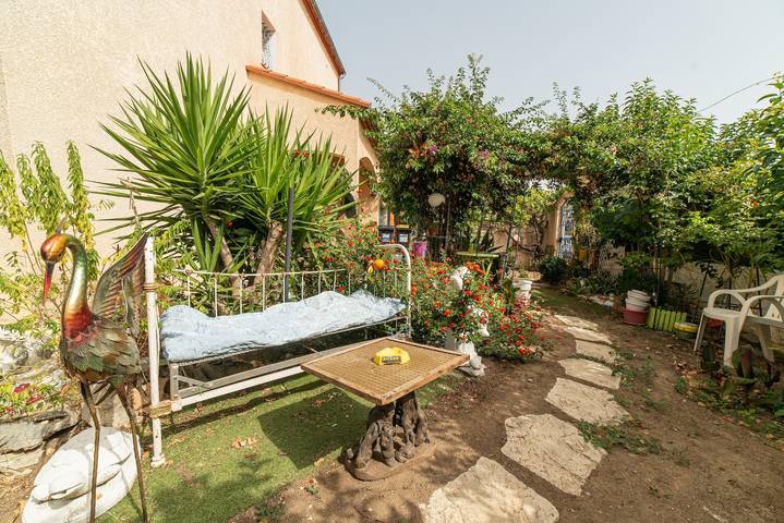 Alojamiento en las buhardillas de Villa Marie Carmen, jardín compartido in Rivesaltes, Costa mediterránea (Francia)