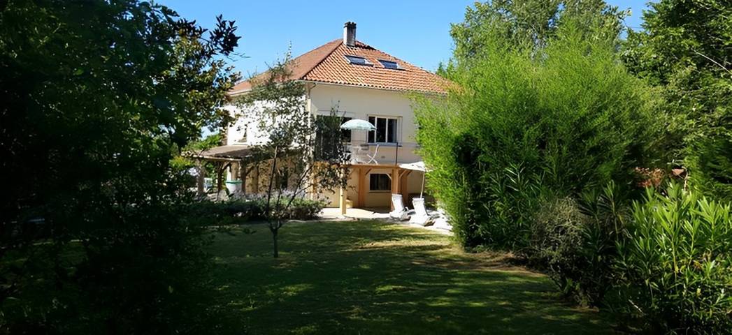 Location de vacances pour 6 personnes, avec balcon ainsi que piscine et jardin à Cancon - 2