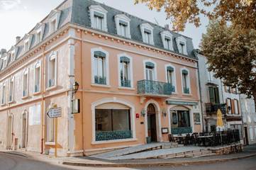 Hôtel pour 3 personnes, avec balcon et vue à Chalabre