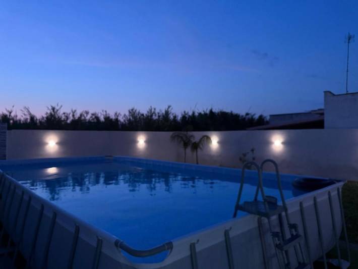 Location de vacances pour 6 personnes, avec piscine et balcon ainsi que vue et jardin à Torre Chianca - 2