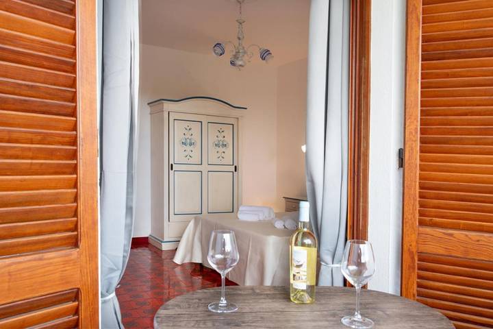 Maison d’hôte pour 2 personnes, avec terrasse et vue dans Orosei - 2