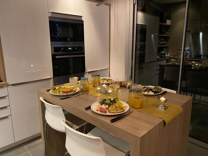 Location de vacances pour 8 personnes, avec vue et jardin ainsi que terrasse et piscine à Fleurieux-sur-l'Arbresle - 2