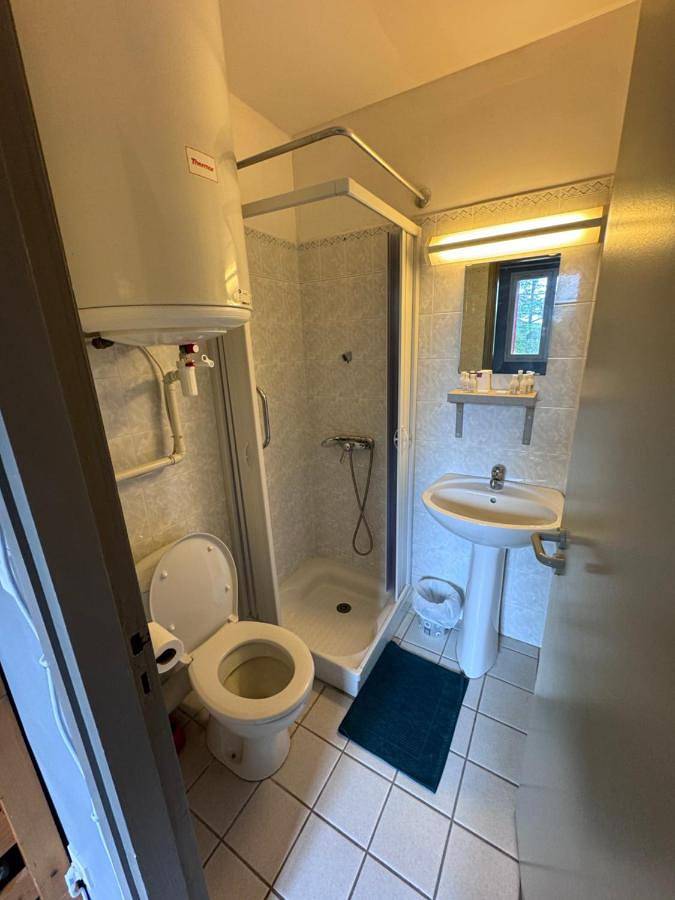 Triple Room with Private Bathroom in Châteauneuf-de-Chabre, Val-Buëch-Méouge