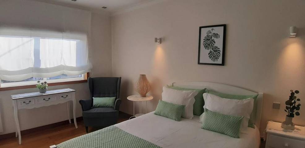 Gîte pour 2 personnes, avec piscine ainsi que vue et jardin dans Fão - 2