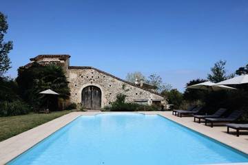 Gîte pour 11 personnes, avec jardin ainsi que piscine et vue, adapté aux familles à Tournon-d'Agenais