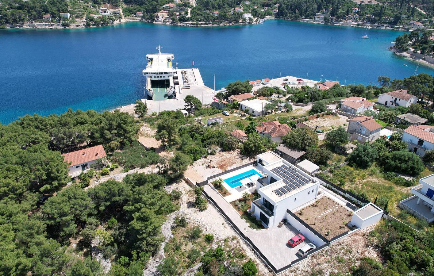 Apartment am Meer mit Pool, Terrasse und guter Anbindung an die Stadt in der Nähe von Rogac in Rogac, Solta