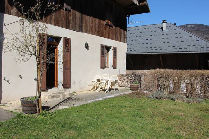 Gîte pour 4 personnes, avec jardin et terrasse à Le Noyer
