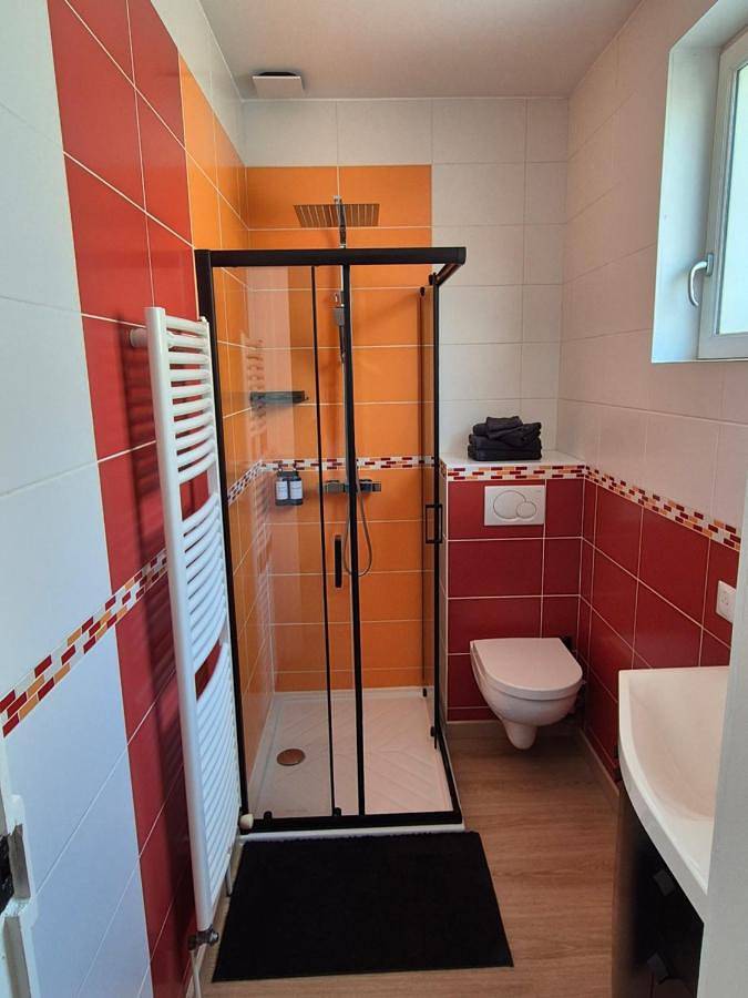 Appartement entier, L'Olivier Studio Cosy & Calme Idéal Duo ou Pro in Trévoux, Ain
