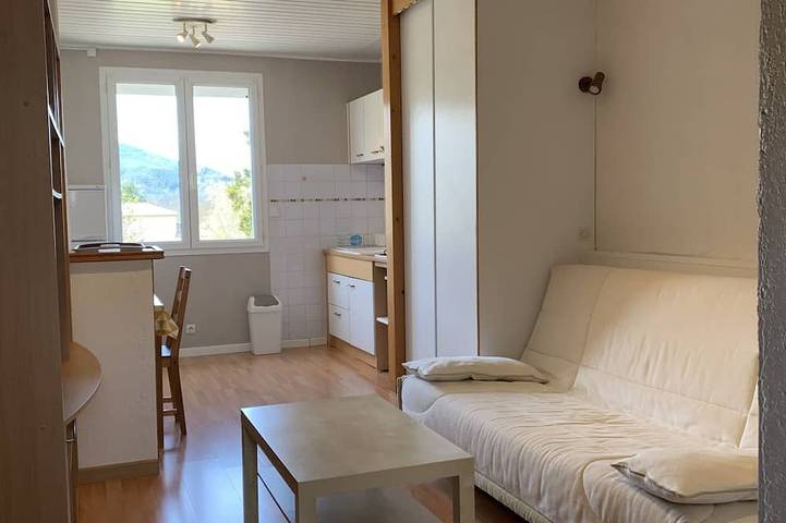 Ganze Wohnung, Chironne-Apartment-Apartment-Ensuite mit Dusche-Gartenblick in Die, Parc naturel régional du Vercors