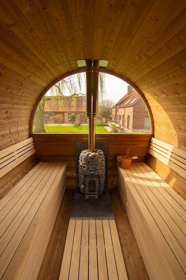 Location de vacances pour 16 personnes, avec jacuzzi et jardin ainsi que sauna et piscine, adapté aux familles à Ellezelles - 4