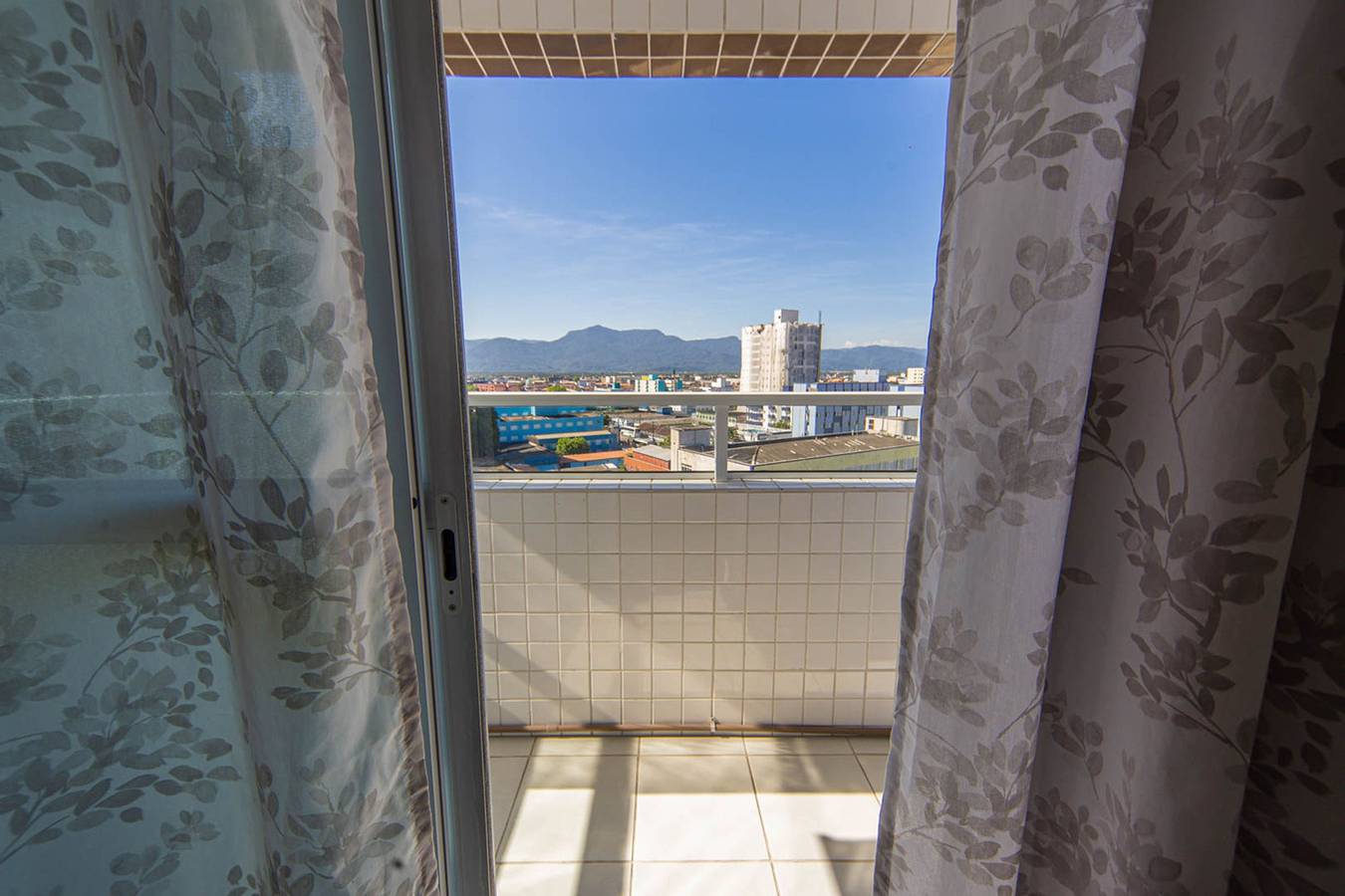 Apartamento inteiro, Apto com Garagem a 240m da Praia em Vila Mirim in Vila Mirim (Praia Grande), Praia Grande