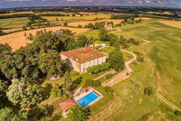 Château pour 8 personnes, avec piscine et jardin dans Occitanie