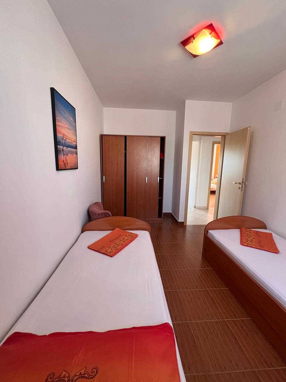 Ganze Wohnung, 2 bedroom apartment Milenko 3 in apartment house in Vodice, Šibenik-Knin