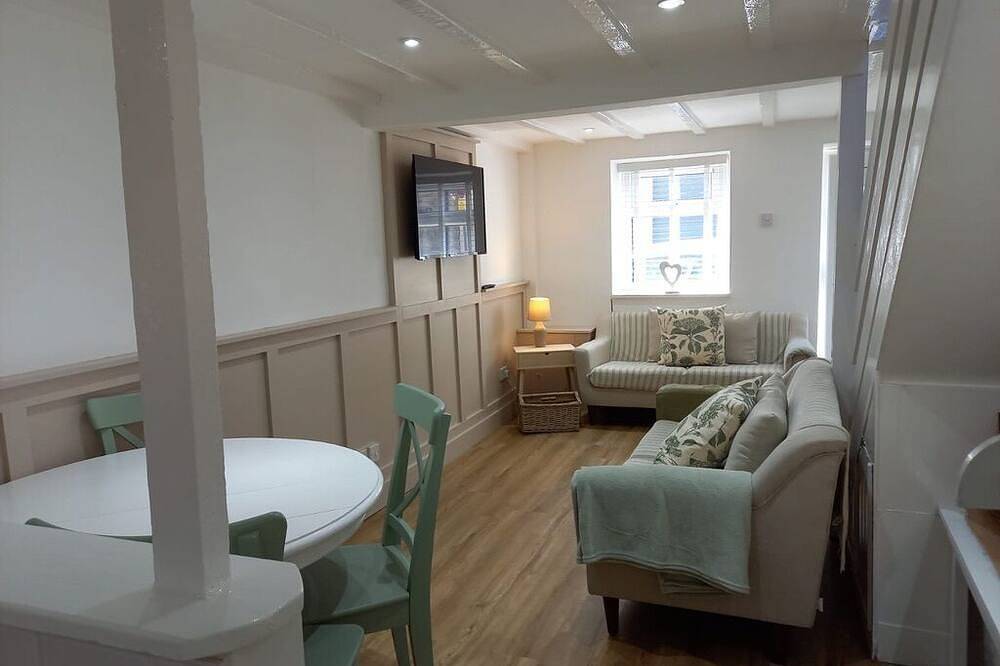 Beautiful and freshly renovated cottage in the heart of Pwllheli in Pwllheli, Gwynedd