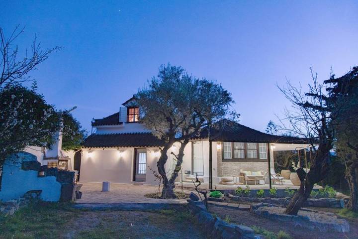 Ferienhaus für 8 Personen, mit Balkon und Terrasse sowie Garten in Kalamaki