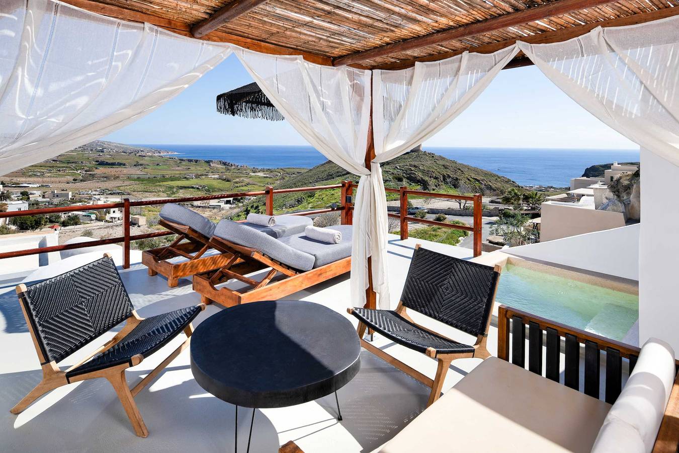 Apartamento vacacional entero, Santorini Rooftop Hot Tub Suite w/ Panoramic Views in Acrotiri, Santorini