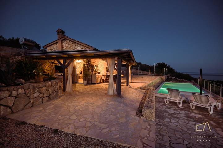 Ferienhaus für 5 Personen, mit Balkon/Terrasse und Garten sowie Pool in Vrh