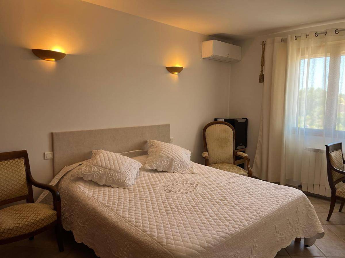 Family Room with Bathroom in Boisseron, Côte méditerranéenne (France)