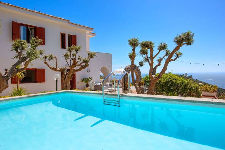 Villa per 10 persone, con Balcone e Terrazza nonché Piscina a Nerano