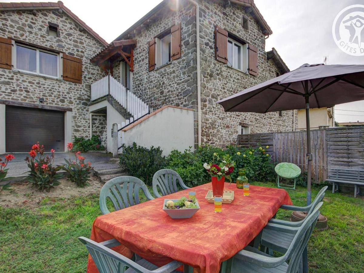 Gîte chaleureux à 15 min de St-Etienne, 2 chambres, terrasse, jardin, animaux acceptés - Fr-1-496-4 in Saint-Héand, Loire