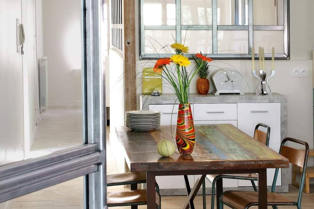 Appartement entier, Loft-Appartement-Supérieure-Vue sur Montagne in Nyons, Région de nyons