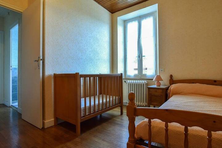 Location de vacances pour 6 personnes, avec terrasse et jardin à Sénezergues - 4