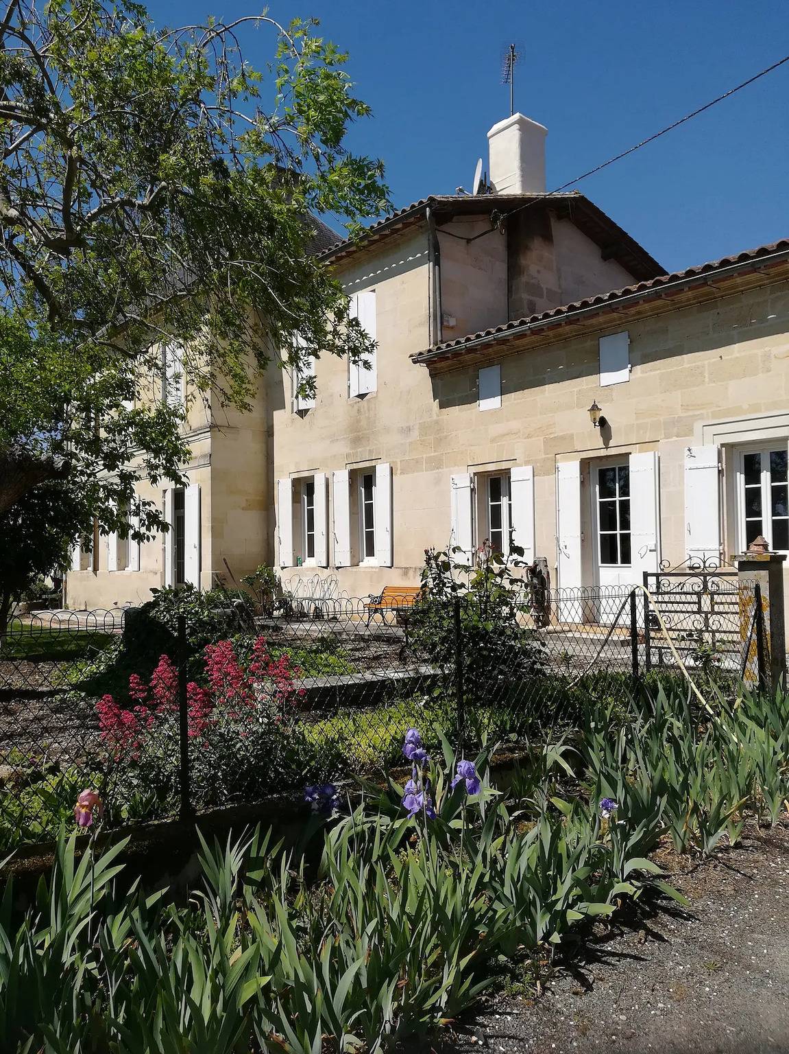Maison de vacances 'Colette' avec terrasse et jardin privés in Saint-Christophe-de-Double, Région de Libourne