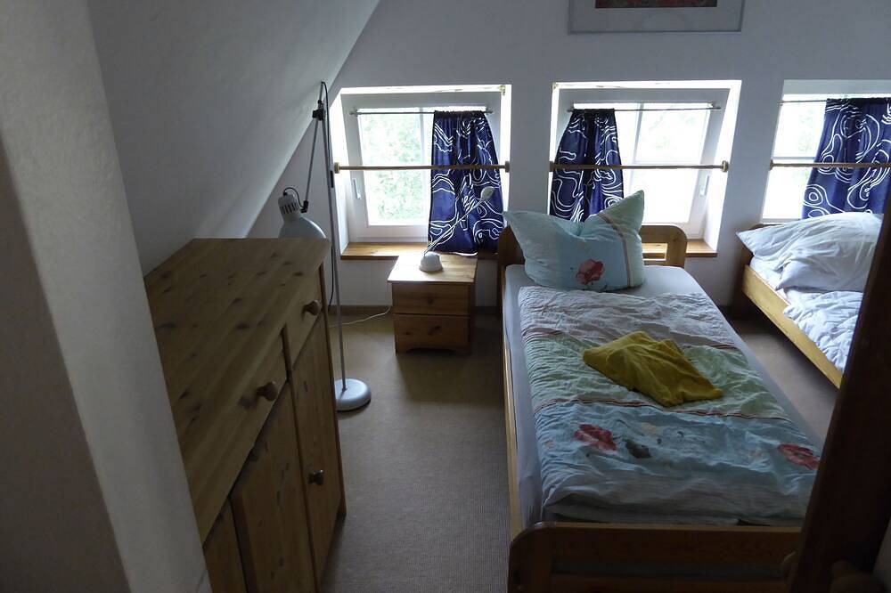 Ganze Wohnung, Ferien unter dem Reetdach auf Rügen - Wohnung 4 in Altenkirchen, Rügen