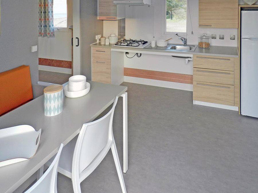 Flower Camping  Les Granges - Mobilhome 4 personnes - Pmr Confort 34 m² (2 chambres) + terrasse couverte in Luynes, Région de Tours