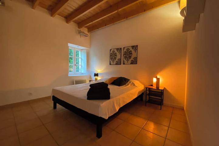 Gîte pour 10 personnes, avec piscine ainsi que jardin et terrasse à Cardet - 2